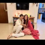 Sanaya Irani Instagram - And that’s how it went #diwali 🪔❤️❤️❤️. @iakshaydogra @sakshi0801 @barunsobti_says #pashmeen @iridhidogra @hegdeg @kaurdalljiet @itsmekratika @nikitindheer