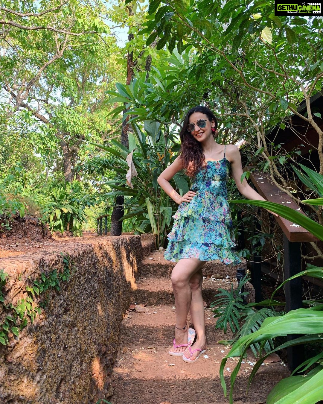 Sanaya Irani Instagram - A walk in the nature walks the soul back home 🌳 🌳❤️❤️. @caboserai I miss the green.