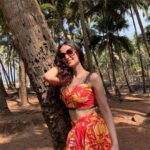 Sanaya Irani Instagram - When @itsmohitsehgal insists on taking my pictures when it is 38 degrees outside, because he wanted to play with shadows. Good job baby I love the pics 😍😍. Outfit @laglitsbychhavi @dinky_nirh