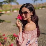 Sanaya Irani Instagram - Flowers and me ❤️❤️🌸🌸.