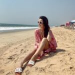 Sanaya Irani Instagram - No bitching only beaching 🏖 🏖. That’s how I roll 😀😀. Slippers @flutter_preeti Kaftan @gopivaiddesigns