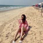 Sanaya Irani Instagram - No bitching only beaching 🏖 🏖. That’s how I roll 😀😀. Slippers @flutter_preeti Kaftan @gopivaiddesigns