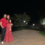 Sanaya Irani Instagram - Happy 5 to us @itsmohitsehgal ❤️❤️. No phones, no WiFi, no social media, only nature, peace and quiet. Just the kinda anniversary we wanted 😃. 25/01/2016 @vistarooms @mountkusurluxuryliving #VistaRooms #OraKamshet #BestStaycation #BestHolidayHome PS: for bookings on Vista Rooms use our code SANAYAMOHIT10 to get special discount of 10%