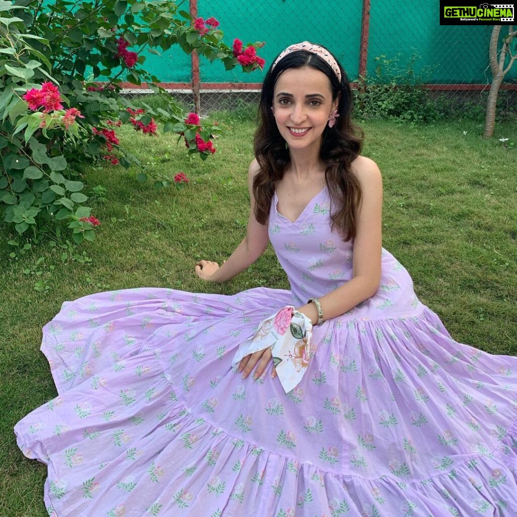 Sanaya Irani Instagram - Your mind is a garden Your thoughts are the seeds You can grow flowers Or you can grow weeds. #thoughtoftheday 😊😊 Outfit @bunaai