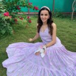 Sanaya Irani Instagram – Your mind is a garden
Your thoughts are the seeds 
You can grow flowers 
Or you can grow weeds.
#thoughtoftheday 😊😊
Outfit @bunaai