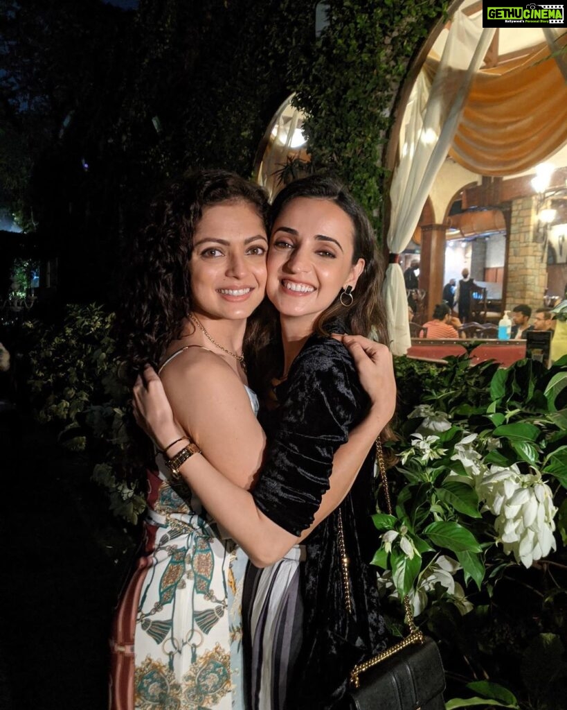 Sanaya Irani Instagram - Happy birthday baby @dhamidrashti my soul sister, I love you more than words can ever express ❤️❤️😘😘.From growing up together to growing older together lets just always hold each other tight and close🤗🤗. Now coming to the ladies man @aabhaasmehta. Happy birthday uncle all I wish for you this year is that you do you booo 🤣🤣.