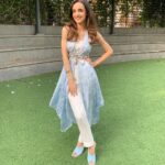Sanaya Irani Instagram - A little bit of sunshine ☀️ on this cold December morning 😀😀. Outfit @siyonabyankurita @dinky_nirh