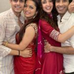 Sanaya Irani Instagram - Ek chutki sindoor ki keemat hum jaan chuke hain 😂😂 Could this reel BE ANYMORE dramatic 🤪 Please show some LOVE for @khemkaniraj @itsmohitsehgal as they did not appreciate our choice of song 😂😂😂😂😂😂 HAPPY KARWA CHAUTH GUYS ♥️♥️