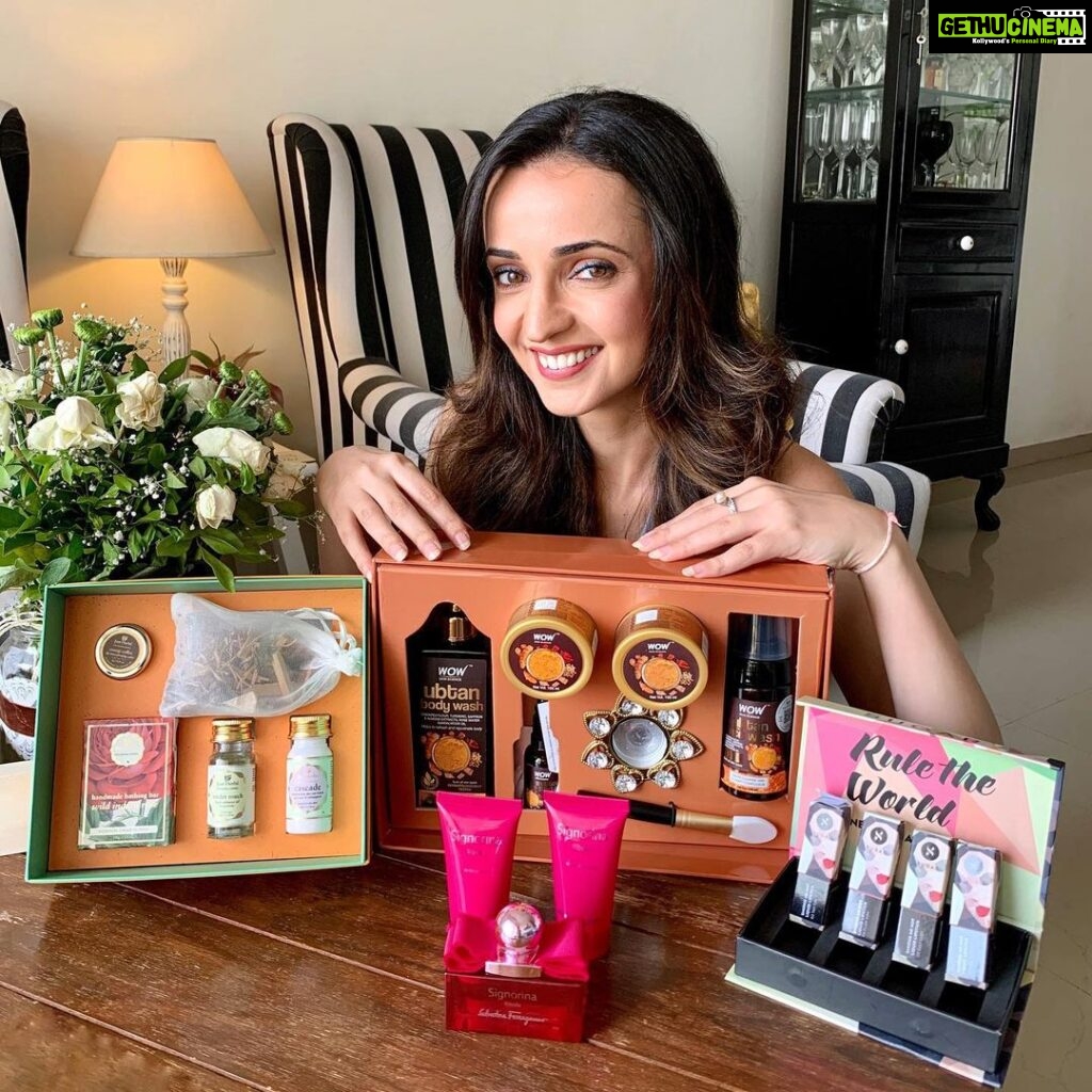 Sanaya Irani Instagram - #AmazonBeauty is my favoutire shopping destination for the festive season and I got my hands on these amazing products from @justherbsindia @trysugar @wowskinscienceindia 😍😍 All my festive shopping needs are sorted 💃🏻 Head over to @amazonfashionin to check out the entire range for yourself and gift these amazing products to your loved ones this festive season. @beautyconcepts_india @beautyscentiments #AmazonGreatIndianFestival #AmazonBeauty #AmazonGifting #AmazonBeautyExpert #BeautyScentiments #AmazonBeautyXJustHerbs #AmazonBeautyXSugar #AmazonBeautyXWowSkinScience