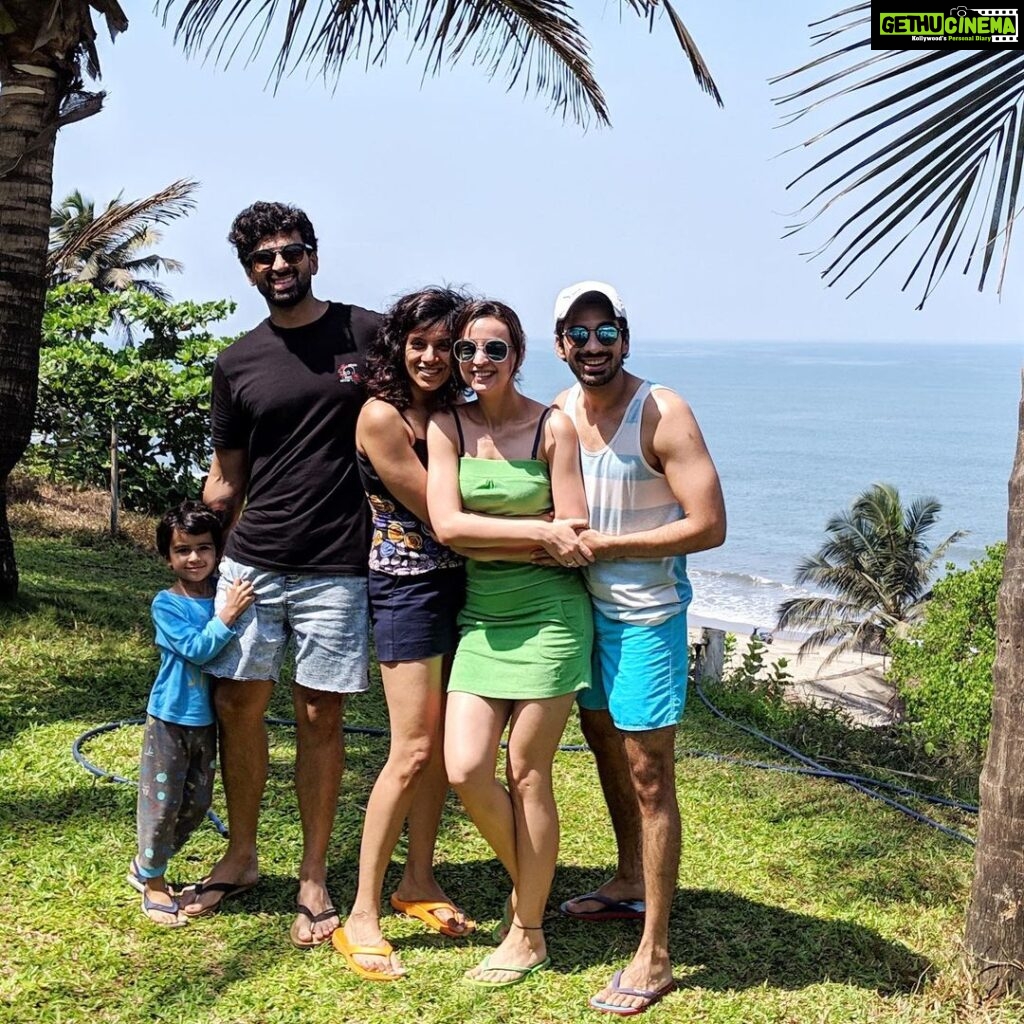 Sanaya Irani Instagram - Throwback to such a fuuuuunnnn Goa trip with my cuties @itsmohitsehgal @iakshaydogra @sakshi0801 and my sweetheart Ivaan. This was 2019 just a year back and it feels like it’s been 5 years 🙄🙄 2020 I swear to god I am done with you🙄.