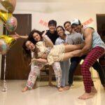 Sanaya Irani Instagram – Instagram vs Reality. That’s pretty much how I brought in my bday. When it’s 2020 nothing surprises me. Had such a fun night with my peeps 🥳🥳@itsmohitsehgal @dhamidrashti @khemkaniraj @kinnikamat @alok_kamat