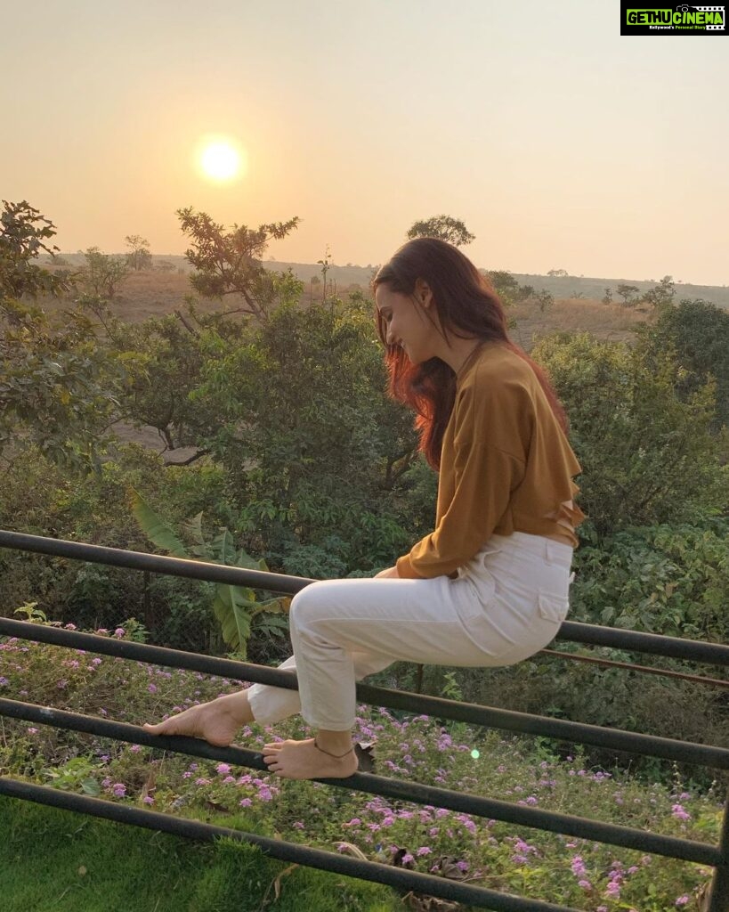 Sanaya Irani Instagram - This is how I want to spend every weekend... in the midst of nature 😍😍. Happy weekend everyone just breathe 😊😊😊. 📸 @itsmohitsehgal