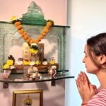 Sanaya Irani Instagram - Happy #navratri and #gudipadwa to everyone 🙏🕯 Miss you #chiefiranisehgal ❤️ #gusiranisehgal ❤️