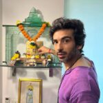 Sanaya Irani Instagram - Happy #navratri and #gudipadwa to everyone 🙏🕯 Miss you #chiefiranisehgal ❤️ #gusiranisehgal ❤️