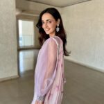 Sanaya Irani Instagram - Feeling pretty in pink for YAAR KI SHAADI 😊😊🥳😌. #dalniktake2 ❤️