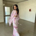 Sanaya Irani Instagram - Feeling pretty in pink for YAAR KI SHAADI 😊😊🥳😌. #dalniktake2 ❤️