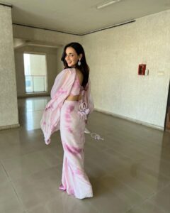 Sanaya Irani Instagram - Feeling pretty in pink for YAAR KI SHAADI 😊😊🥳😌. #dalniktake2 ❤️