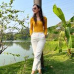 Sanaya Irani Instagram - My kinda Sunday 😄😄. Cool breeze, some sunshine and a lot of green 🌳 🌳Happy Sunday 😊😊.