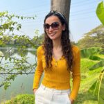 Sanaya Irani Instagram - My kinda Sunday 😄😄. Cool breeze, some sunshine and a lot of green 🌳 🌳Happy Sunday 😊😊.