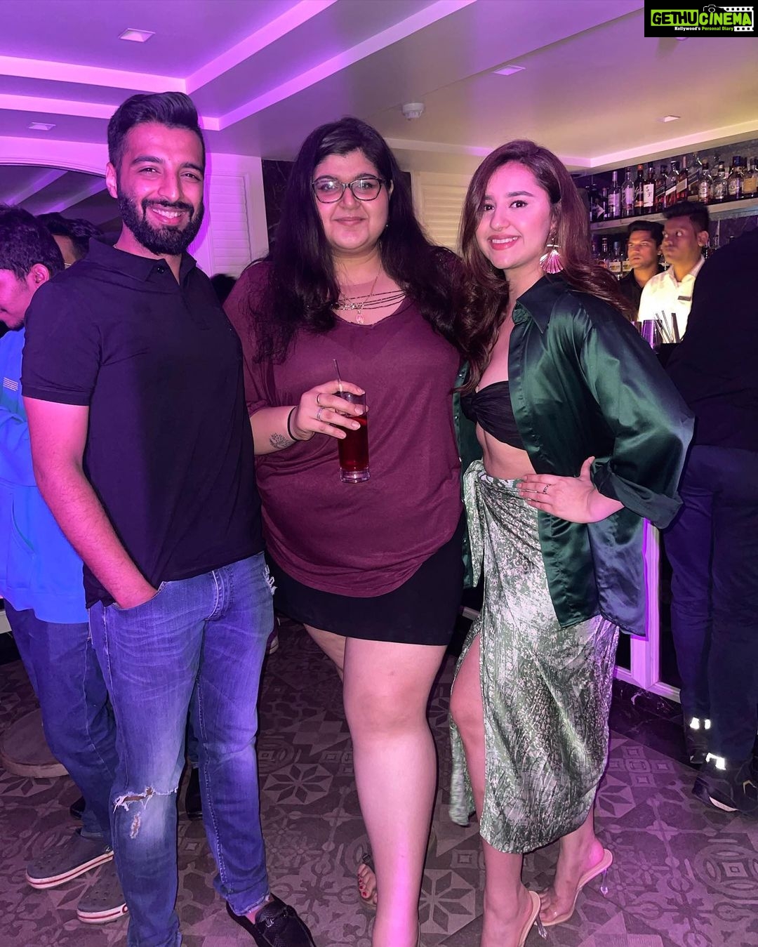 Sanaya Pithawalla Instagram - Thanks to each and everyone for making it for our event last night β₯οΈ Love you guys π₯° Another bangin event with @palak.purswani @devashishofficial9 done right @narathaiindia π Nara Thai Colaba