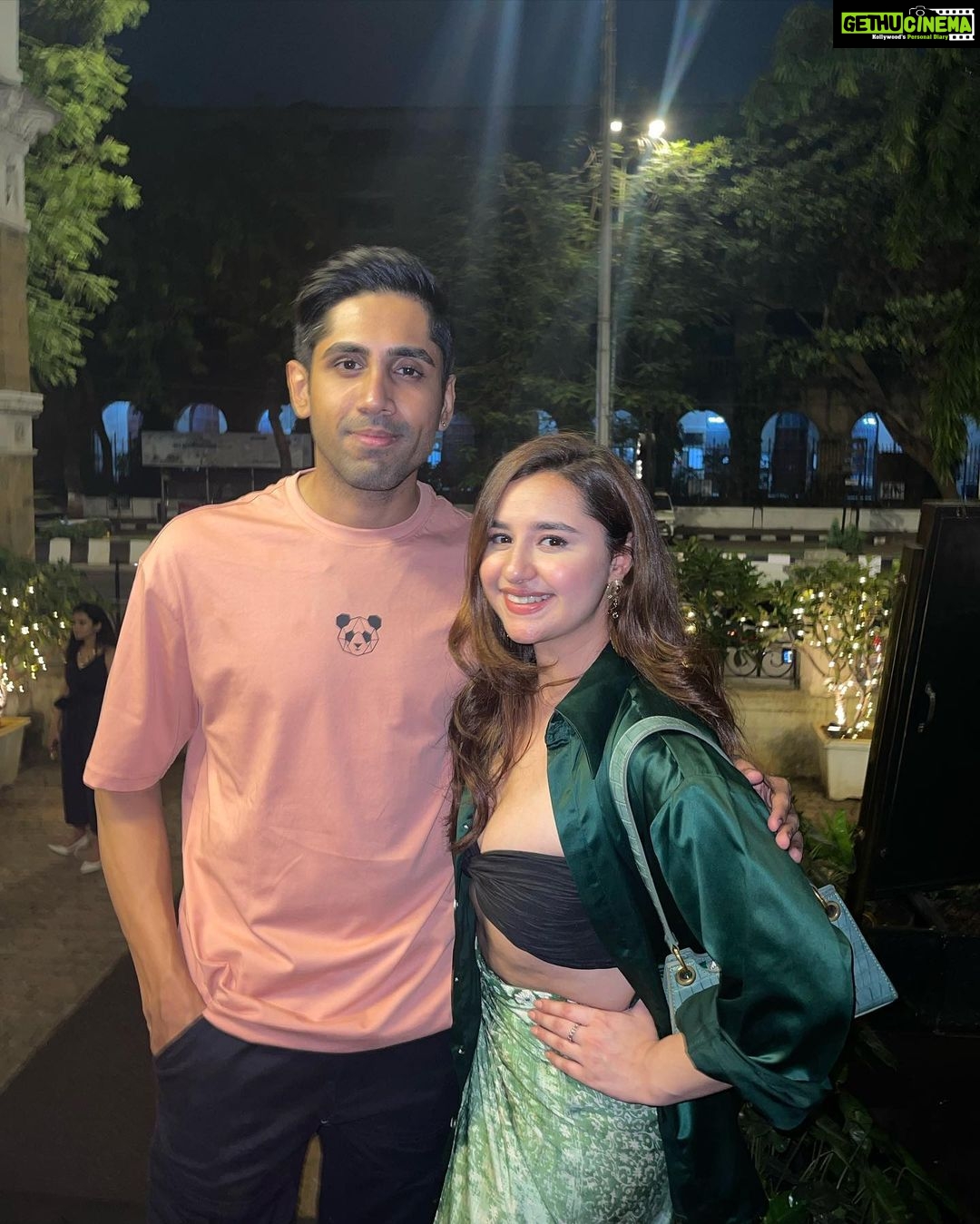 Sanaya Pithawalla Instagram - Thanks to each and everyone for making it for our event last night β₯οΈ Love you guys π₯° Another bangin event with @palak.purswani @devashishofficial9 done right @narathaiindia π Nara Thai Colaba