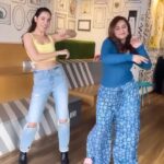 Sanaya Pithawalla Instagram - aren’t we cute ? <3 • • • • • • #reelkarofeelkaro #dancereels #trending #trendingreels #mondaymotivation #dancechallenge #reelit #girls #bff #squad