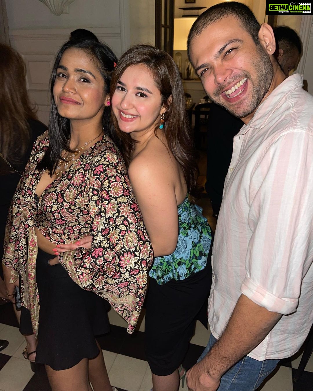 Sanaya Pithawalla Instagram - To another great event together @neumaindia Cheers to many more @palak.purswani 🥂 Thanks for coming guys ❤️ Love you all 🤗 Neuma