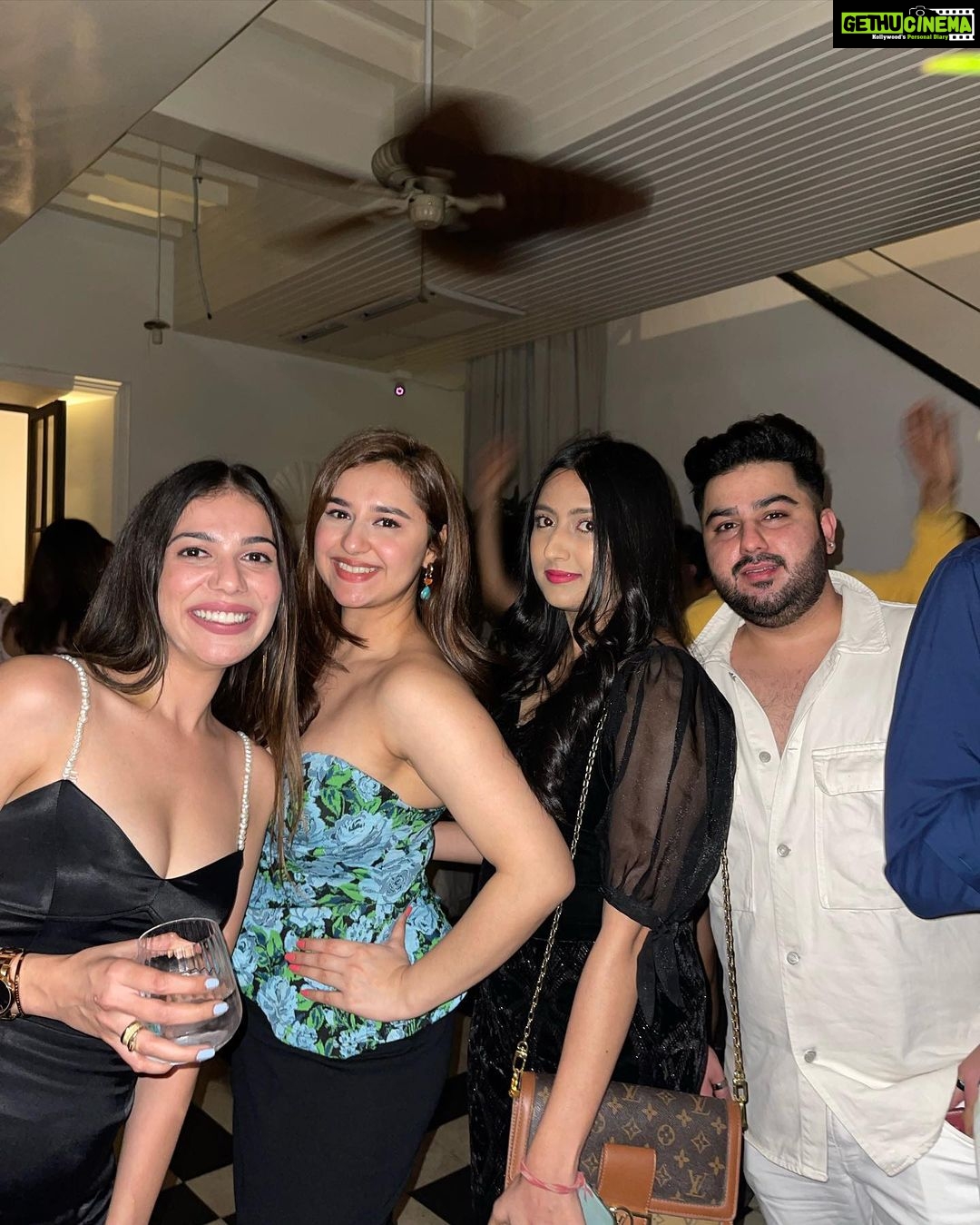 Sanaya Pithawalla Instagram - To another great event together @neumaindia Cheers to many more @palak.purswani 🥂 Thanks for coming guys ❤️ Love you all 🤗 Neuma