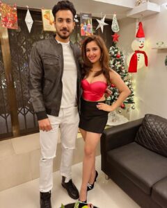 Sanaya Pithawalla Instagram - New year photo dump part 1 🎄🥰❤️ Wearing - @_slaet_