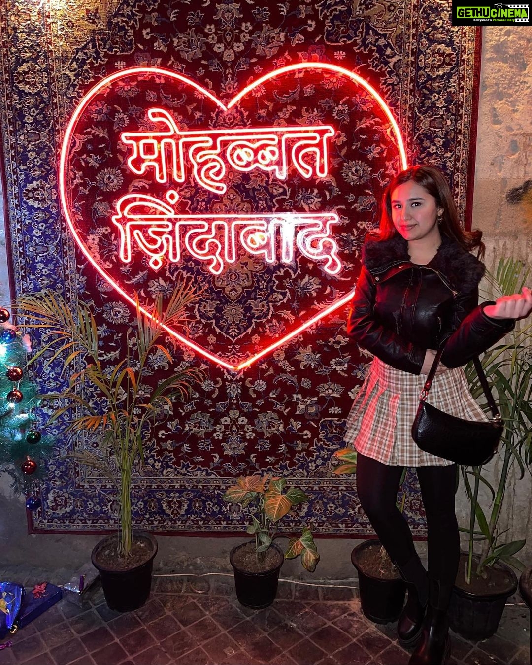 Sanaya Pithawalla Instagram - Yeh dilli hain mere yaar , Bas Ishq , mohobat, pyaar… ❤️ #delhidiaries Delhi, India