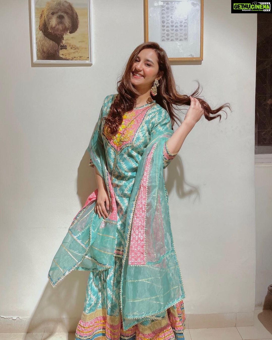 Sanaya Pithawalla Instagram - Thank you @styling.your.soul for styling me last night 🥰