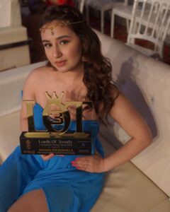 Sanaya Pithawalla Instagram - So this just happened last night 🏆 
Won an award for my performance in the show , The great Indian dysfunctional family ❤️
The show that I was so sceptical to take on first but made me step out of my comfort zone completely and play an absolutely opposite character ! 
I remember I had cold feet initially and almost backed out but looking at the confidence the team had in me to play the part I gave it a shot and I couldn’t be happier today!! 
It will always be a show that remains so close to my heart!! Learnt so much on it ! 
Thanks to @tansworld @payaliyaa_s @ektarkapoor @altbalaji @hereishowweding for believing in me !!
Love you guys 🤗

Team
Outfit @thegreyarea_official 
Make up @meenalvidhani 
Hair @makeupdiarybyrk 
Shot by @iam_rajinamdar 
PR @foryoupublicrelations