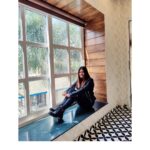 Sandipta Sen Instagram - As we enter 2023 and our lives become more and more centred around the internet , don't lose touch with the world outside ! 🌴 Two memorable days spent at Anushka Garden and Resort @anushkagnr with my family ❤️ . It definitely fits the bill for your perfect magical winter gateway ! ❣️ Here, nature and comfort meet , creating a unique experience of pleasure and relaxation . Besides , the hospitality and food were truly amazing . Special thanks to Manager Rahaman and Chef Narayan Debnath for the same ❣️ Glad to spend these wonderful days in this lovely ambience ! ❣️