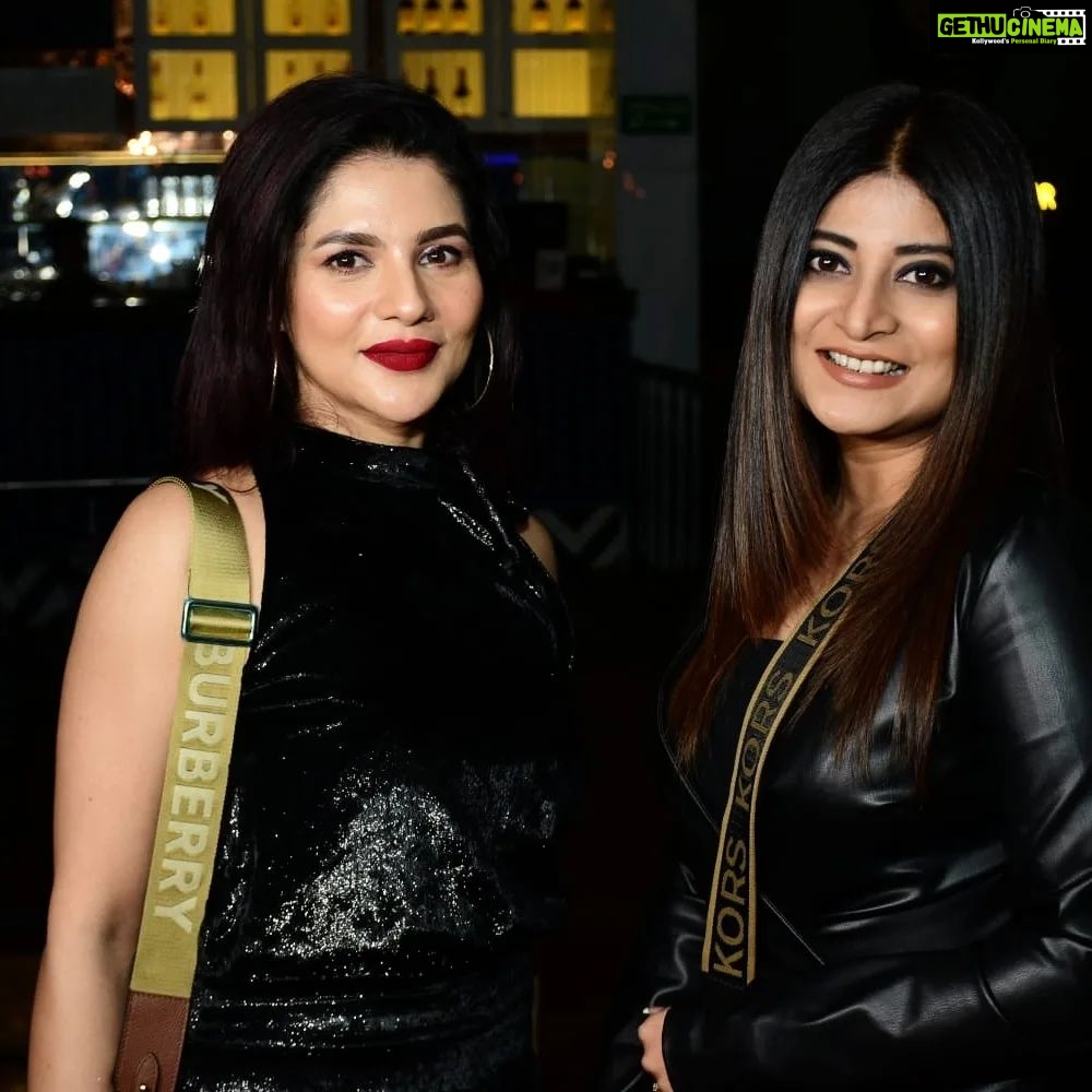 Sandipta Sen Instagram - Thank you to everyone who watched Shikarpur on Zee5. Overwhelmed by the love and reviews that I have received from across the Country and abroad. Grateful for this love. 'Chumki' will be unforgettable for me. Thank u @officialshadowfilms and @zee5_bangla for the success Party 🥳 #shikarpur #shikarpurwebseries #webseries #bengaliwebseries Kolkata