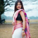 Sandipta Sen Instagram – “O.. aakash, o.. palash rashi rashi
Ektu sobuje chokh muchiye de…
Ghor chhara manusher mone..”

📸@myself_suvam

#sareelove
#saree #bengaliactress #sandiptasen #naturelover #instapic Kolkata