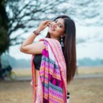 Sandipta Sen Instagram - "O.. aakash, o.. palash rashi rashi Ektu sobuje chokh muchiye de… Ghor chhara manusher mone.." 📸@myself_suvam #sareelove #saree #bengaliactress #sandiptasen #naturelover #instapic Kolkata