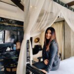 Sandipta Sen Instagram - As we enter 2023 and our lives become more and more centred around the internet , don't lose touch with the world outside ! 🌴 Two memorable days spent at Anushka Garden and Resort @anushkagnr with my family ❤️ . It definitely fits the bill for your perfect magical winter gateway ! ❣️ Here, nature and comfort meet , creating a unique experience of pleasure and relaxation . Besides , the hospitality and food were truly amazing . Special thanks to Manager Rahaman and Chef Narayan Debnath for the same ❣️ Glad to spend these wonderful days in this lovely ambience ! ❣️