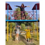 Sandipta Sen Instagram - As we enter 2023 and our lives become more and more centred around the internet , don't lose touch with the world outside ! 🌴 Two memorable days spent at Anushka Garden and Resort @anushkagnr with my family ❤️ . It definitely fits the bill for your perfect magical winter gateway ! ❣️ Here, nature and comfort meet , creating a unique experience of pleasure and relaxation . Besides , the hospitality and food were truly amazing . Special thanks to Manager Rahaman and Chef Narayan Debnath for the same ❣️ Glad to spend these wonderful days in this lovely ambience ! ❣️