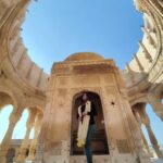 Sandipta Sen Instagram - Shooting er modhye akta din chhuti r byas ektu ghoraghuri😬 #rajasthan #jaisalmer #feelkaroreelkaro #feelitreelit