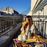 Sandipta Sen Instagram - Balcony love 💕 #parisfrance #parisdiary #europetrip2022 #breakfastinbalcony