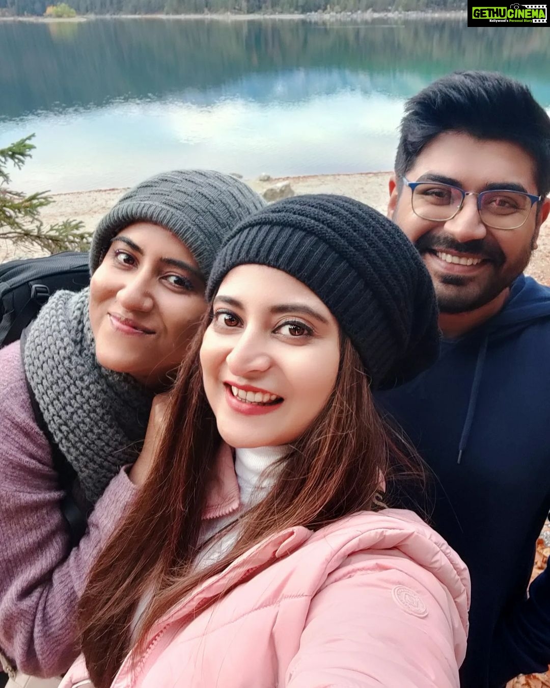 Sandipta Sen Instagram - We 3❤️ @soumyamukerji_ @ria_instaworld #europediary2022