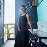 Sandipta Sen Instagram - 🖤🖤🖤🖤🖤 #promotionday #theekenruddhosashrajasthan . . 👗@rabhisek ❤️ . . . . #sandiptasen #bengaliactress #bengalimovie #blackdress