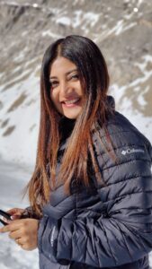 Sandipta Sen Instagram - Ohh the slippery Snow..😬

#trending #trendingreels #trendingsong #feelkaroreelkaro #feelitreelit #dancereels #reelsinstagram