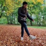 Sandipta Sen Instagram - 🍁🍂 #europetrip2022 #europedestinations #trending #trendingreels #trendingsongs #feelkaroreelkaro #feelitreelit English Garden in Munich