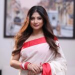 Sandipta Sen Instagram - Subho Lokhkhi Pujo🙏❤️ 📸@anirban_bhattacharya_phtgr Styling @bombaebyaisha Makeup:@makeup_artist_surojit Saree : @stories_of_taanti Location courtesy: @thewestinkolkata Managed by @svfbrands #lokhkhipujo The Westin Kolkata