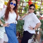 Sandipta Sen Instagram - Saturday Night-এ একটু নাচ-গান #hoyejak #Bodhon streaming now only on #hoichoi #OkayNotOkay