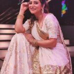 Sandipta Sen Instagram - Aschi Dance Dance Junior e..Agamikal 9.30Pm e @starjalsha te.. 👗@sandip3432 ❤️ Dance Choreographed by : @rashmimukherjee Makeup: @makeupartist_subhasis Hair: @simaghosh4222 @sarmistha1992 📸 @trinasaha21 😬😍 Purple Movie Town