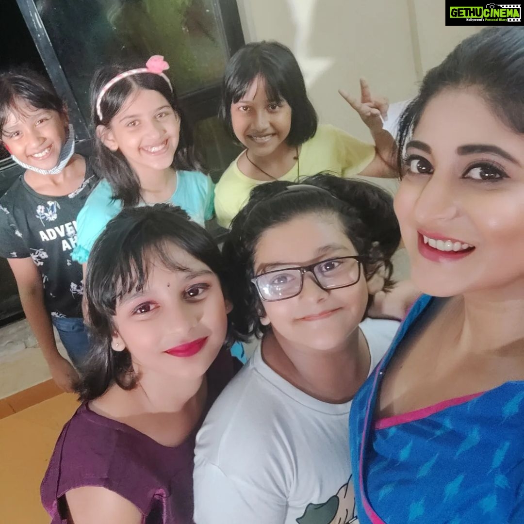 Sandipta Sen Instagram - Being around children heals the heart..❤️ Happy children's day ❤️