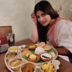 Sandipta Sen Instagram - Saptami te ami😍 #latepost 📸@sutapa.sen.9250 ❤️ Thank you for the lovely saree @amrrapali 😍 #durgapuja2022 Taj Bengal Kolkata