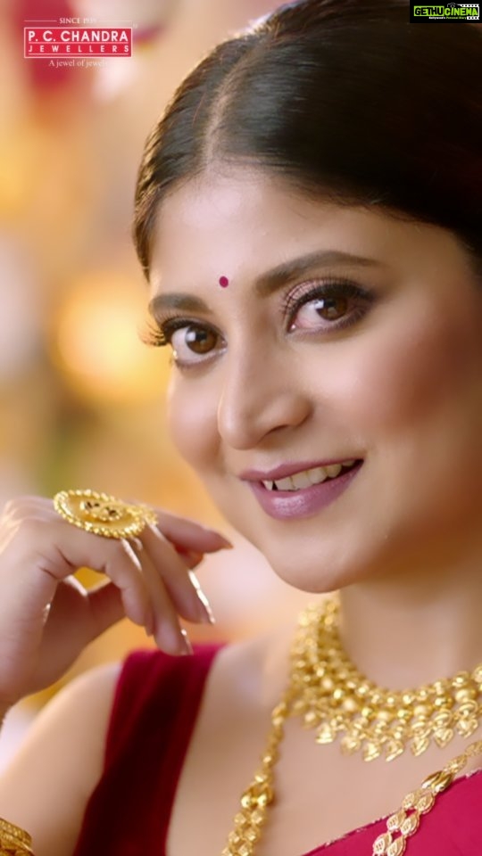 Sandipta Sen Instagram - Dashami denotes an emotional farewell to Maa Durga and the end of Pujo festivities for the year. But it also means eagerly waiting for Her arrival, the next year...." _Ashche bachhar abar hobe”._ While you celebrate this day, P.C. Chandra Jewellers is here with you as a part of your celebrations. #PujoManePCChandra #PCChandraJewellers #durgapuja2022